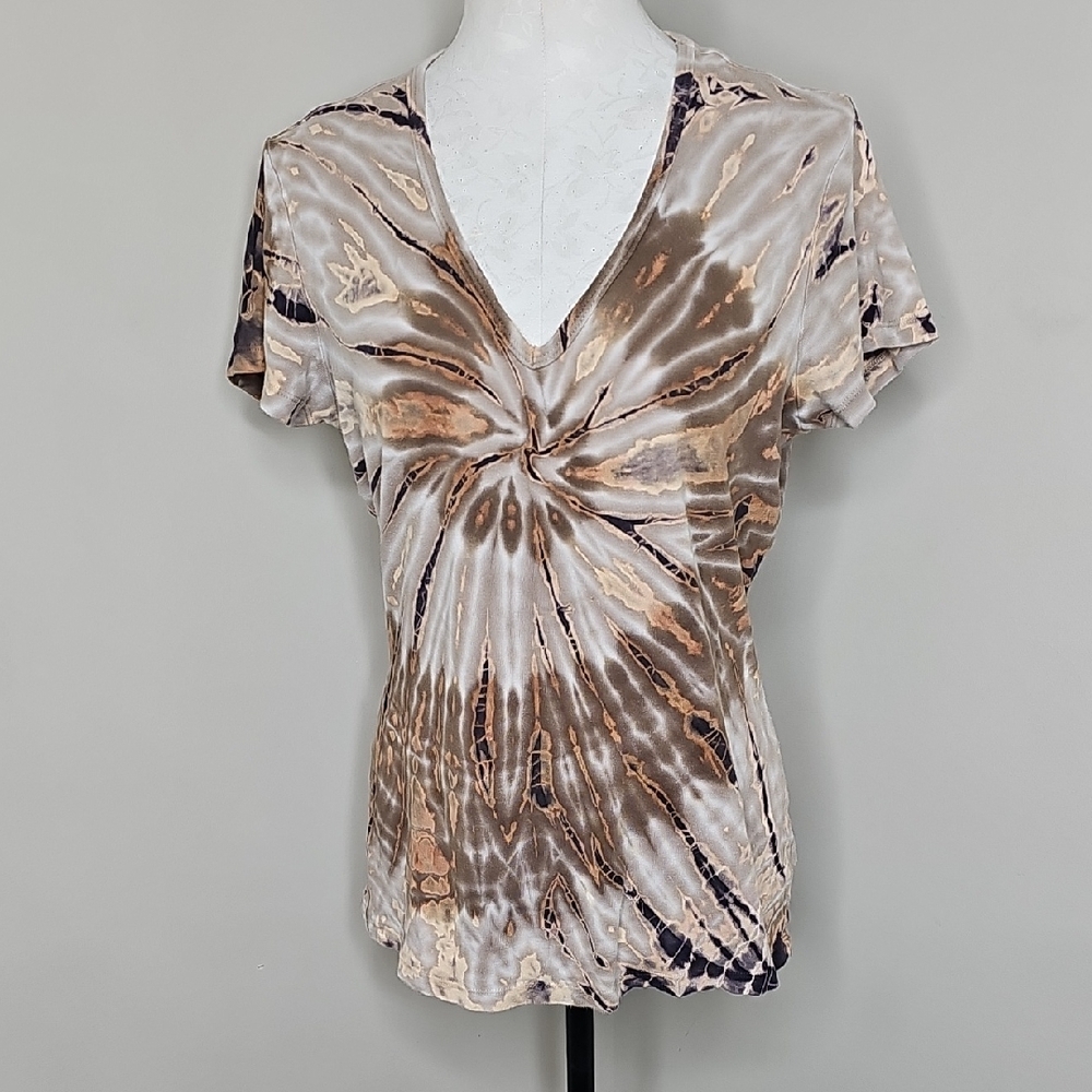 Tryst Brown and Cream Swirl V-Neck Tee